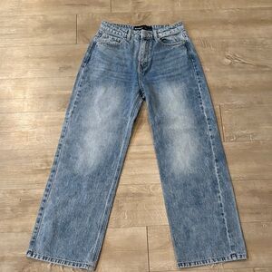 Women’s Pradies Light Wash Jeans Size 28 *Waist measures 26x28